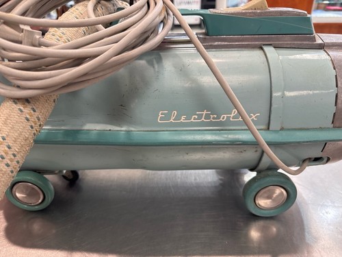 ELECTROLUX ASPIRAPOLVERE AUTOMATICO MODELLO G (101078923) - Foto 2 di 4