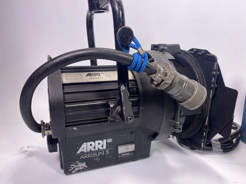 Arrisun 5 - 575w HMI with Arri ballast and header cable - Image 2 of 4