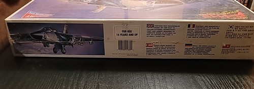 Academy Hobby Model Kits General Dynamics F-111E Strategic Bomber 1689 - Picture 4 of 5