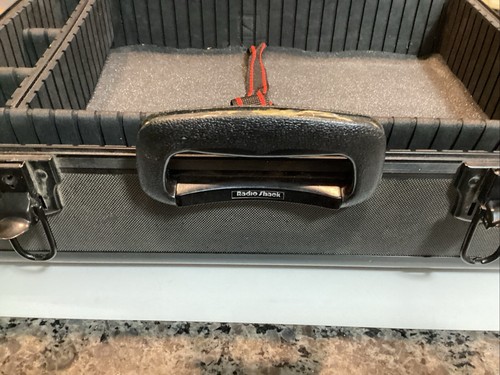 Radio Shack Hard shell Electronics Case 18” X 13” X 7” Non-Weatherproof - Picture 5 of 6