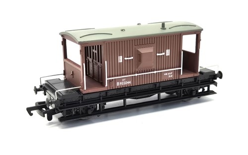 Bachmann 33-350A BR 20 Ton Brake Van Fitted B955044 in BR Brown Livery - Picture 2 of 3