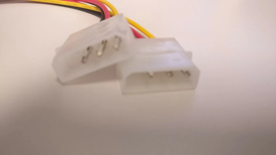 2x 4 Pin Molex/IDE weiblich auf 6 Pin PCI Express (PCI-E) weiblich Stromadapter - Bild 4 von 4