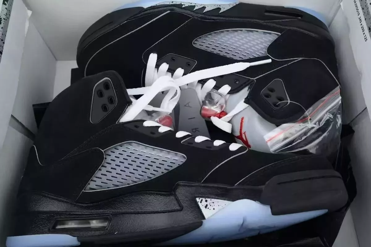 シューズ(男性用) NIKE AIR JORDAN 5 RETRO REFLECTIVEsilver Air Jordan 5 'Metallic Silver' Release Date. Nike SNKRS
