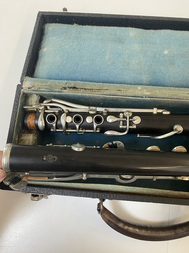 Used Conn "Albert System" Ebonite Key of A Clarinet, NOT WORKING,FOR PARTS ONLY - Picture 9 of 12