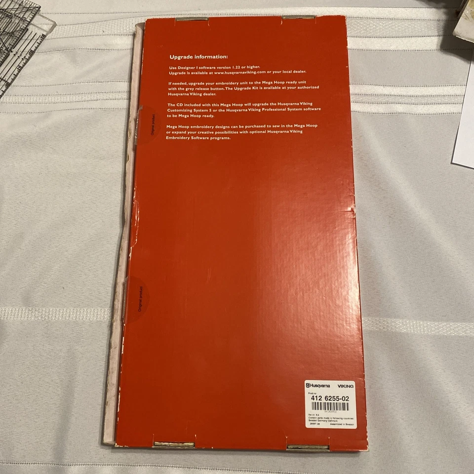 Husqvarna Viking Mega Hoop Designer 1 & 2 Embroidery Mega Hoop Complete w/CD - Image 2 of 4