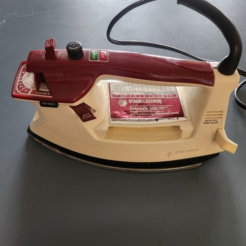 Vintage 1980’s Black & Decker Automatic Shut-Off Electronic Iron (S7F440) - Picture 2 of 3