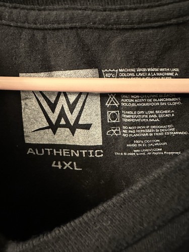 Camiseta Auténtica WWE Para Hombre Talla 4X Camiseta Santos Escobar Multicolor - Imagen 3 de 3
