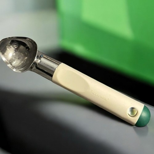 Vintage Tupperware Ice Cream Scoop Bold N Green Tip Hangable 3045A White 8 3/4" - 第 1/11 張圖片