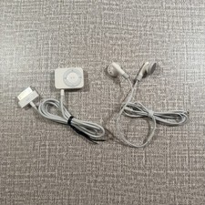 Apple iPod Radio Remote MA070G/B A1187 W/ Headphones Mint Condition Fully Tested