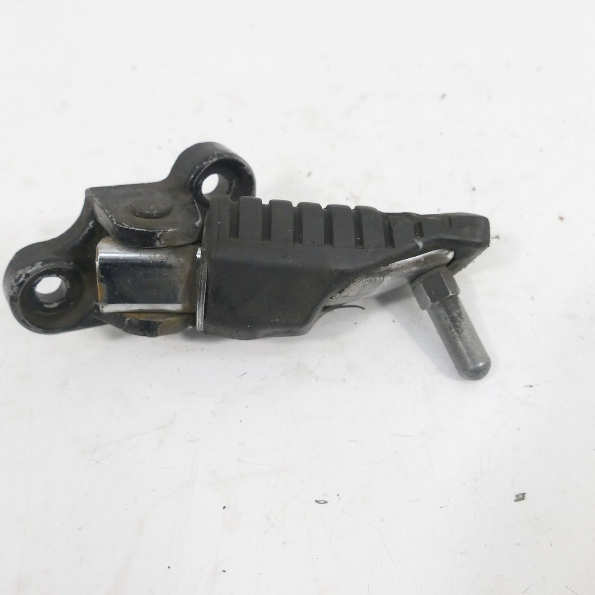 Kawasaki GPZ 500 S A-Model EZ:92 Front Left Footrest 34003-1393
