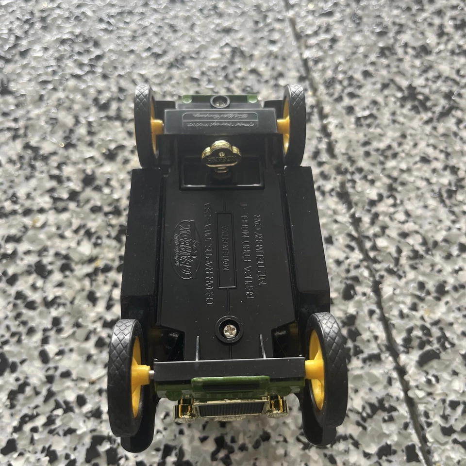 Camión de reparto Ford Modelo T 1912 John Deere diecast modelo 1:24 caja de cambios banco de monedas Foto 4 de 4