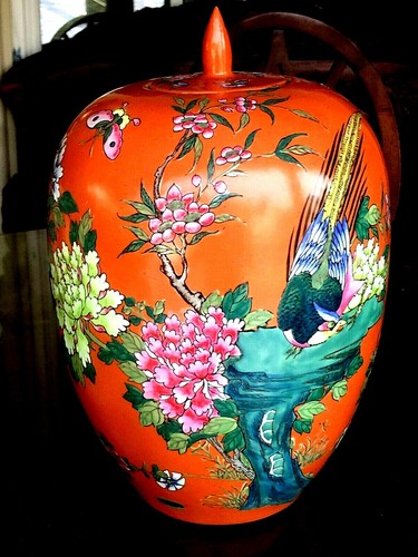 ANTIQUE CHINESE ORANGE PORCELAIN URN VASE FLOWERS BIRDS BUTTERFLYS DESIGN - 第 5/12 張圖片