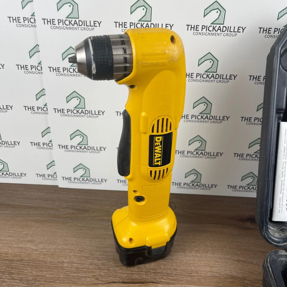 Broca/drive DeWalt DW965 3/8" 12V sem fio ângulo reto com estojo/bateria/carregador - Imagem 2 de 4