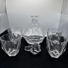 Finedine 6 Pieces Set In Luxury Gift Box Decanter W/ Lid And 4 Whiskey Glasses