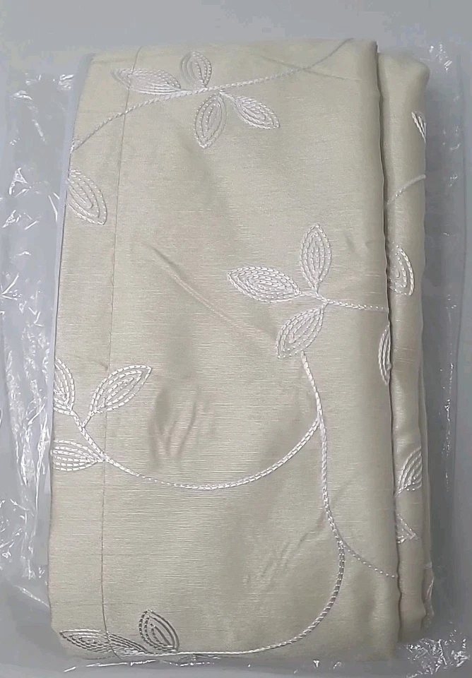 Max Blackout Mystique вышитый люверс верх 100% затемнение 50 x 63 дюйма слоновая кость/белый - Изображение 2 из 2