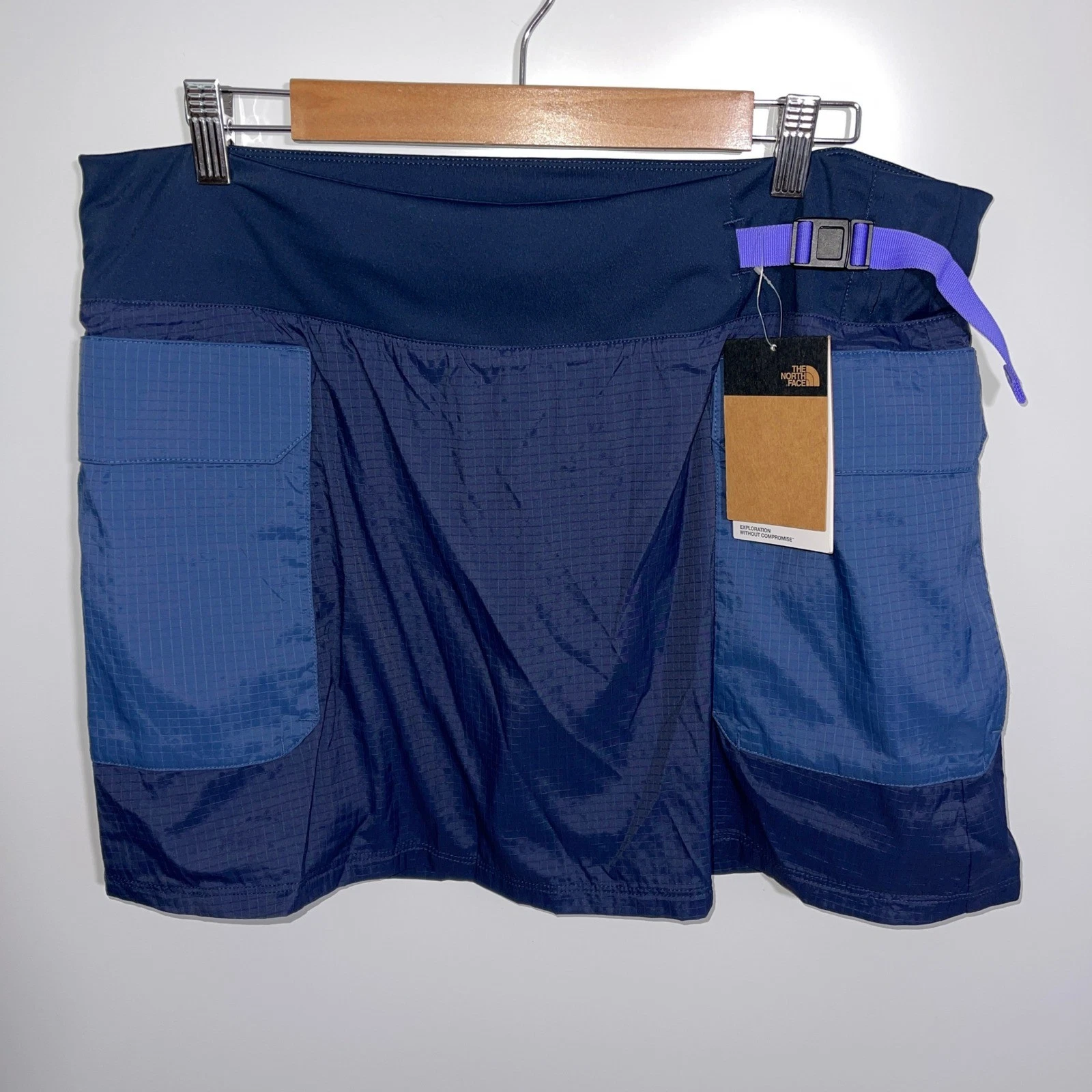 The North Face Womens XL Blue Athletic Skirt with Built in Shorts Pockets