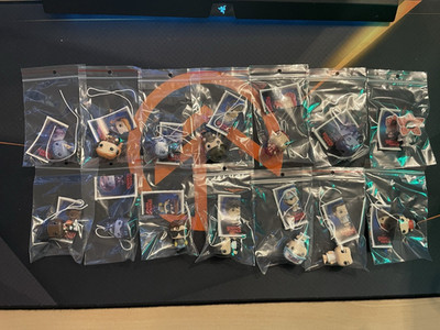 Stranger Things / KINDER JOY / 14 Hauptfiguren / 8 Zusatzfiguren