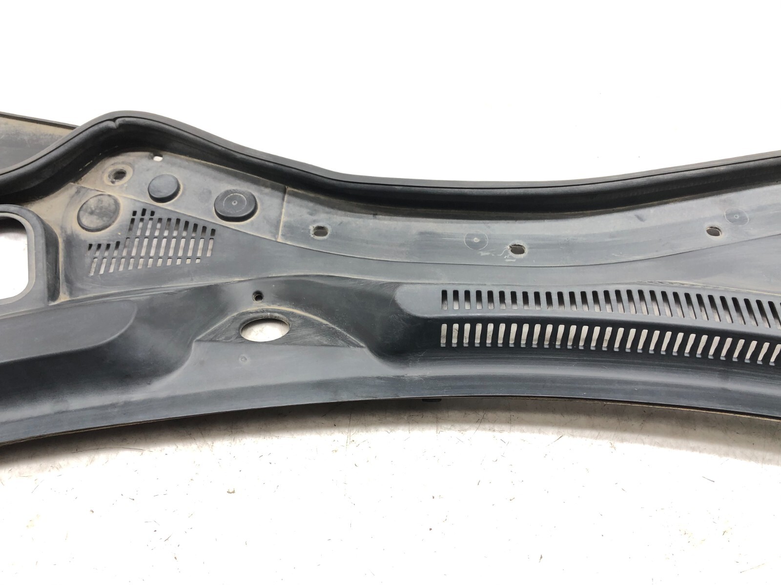 2014-2020 MASERATI GHIBLI WINDSHIELD WIPER COWL COVER PANEL GRILLE OEM.