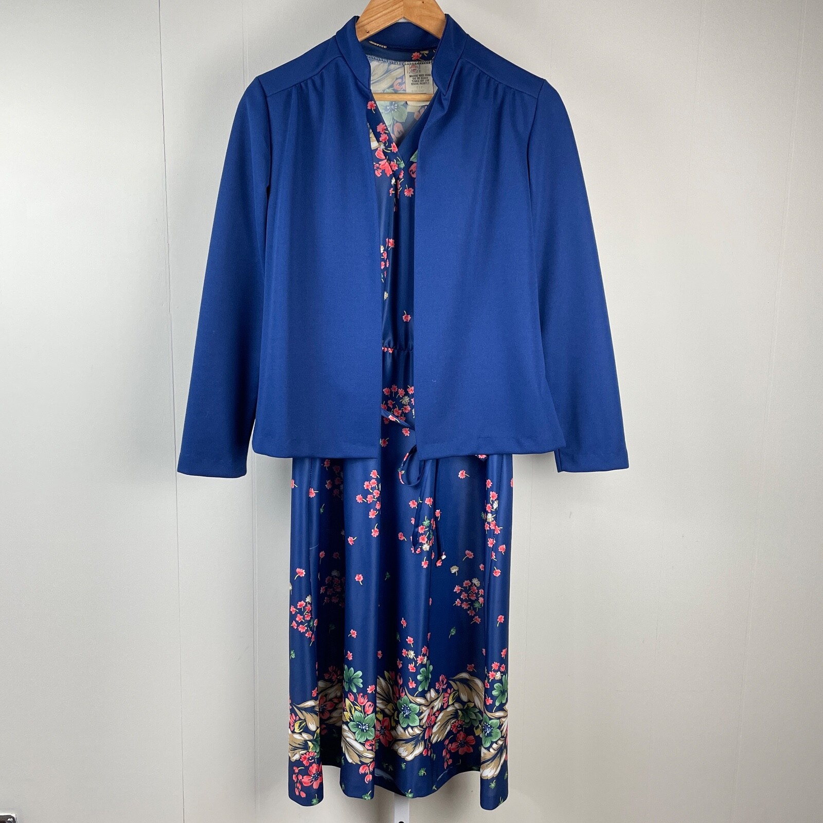 Vintage Union Made Blue Floral Dress w/ Matching … - image 2