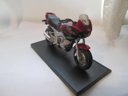 YAMAHA TDM850 HACHETTE MEGABIKES 1-18 SCALE MAISTO MOTORCYCLE MODEL - Picture 2 of 2