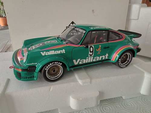 EXOTO RACING LEGENDS 1/18 PORSCHE 911/934 RSR #9 "VAILLANT" BOITE+SURBOITE ar - Picture 1 of 22