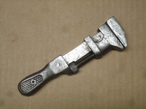 Nice GIRARD Small Size 6 1/4" Solid Bar Adjustable Bicycle Monkey Wagon Wrench - Picture 3 of 12