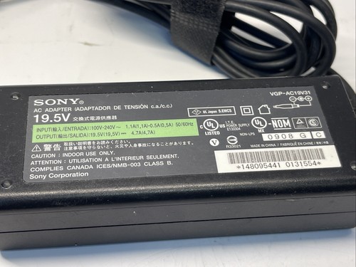 Genuine Sony AC Adapter Charger VGP-AC19V31 4.7A 19.5V 90W - Picture 2 of 4