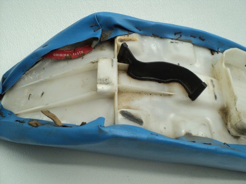 Kawasaki KDX200 KDX 200 #D153 Seat Saddle - Picture 8 of 10
