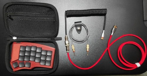 CHOCORNE KEYBOARD + QMK + MINI CHOC BLACK SWITCH + MBK KEYCAPS + CUSTOM CASE... - Bild 1 von 11