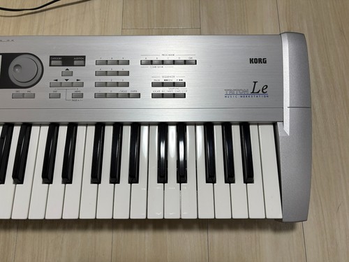 Korg Triton Le 61-Key Keyboard Synthesizer with Soft Case and Adapter - Picture 6 of 21