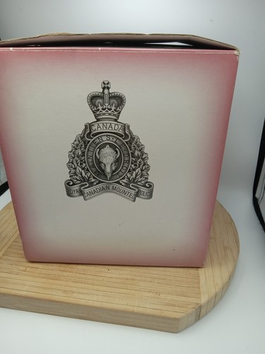 Scentsy ”ROYAL CANADIAN MOUNTED POLICE” RCMP Full-Size Retired + Wear On Box - Picture 15 of 16