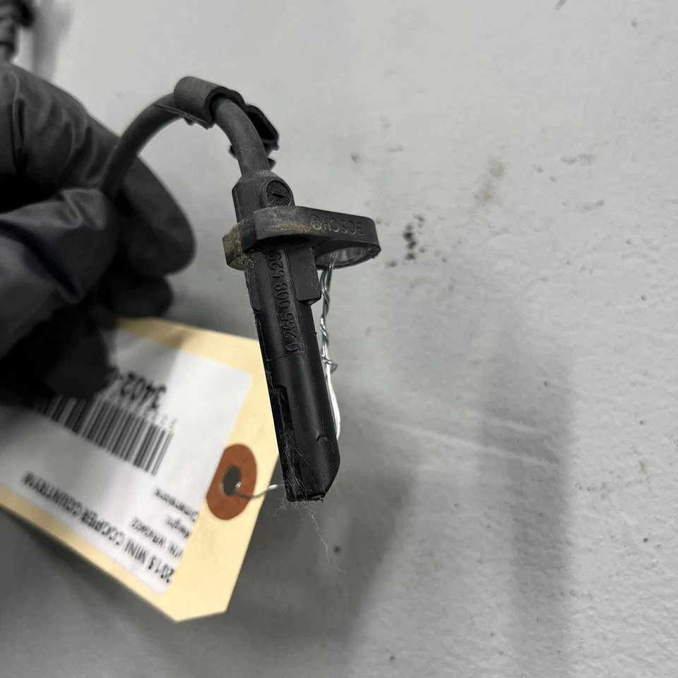 Sensor de velocidad de rueda ABS trasero derecho o izquierdo MINI COOPER COUNTRYMAN 2011-2016 FABRICANTE DE EQUIPOS ORIGINALES Foto 2 de 4