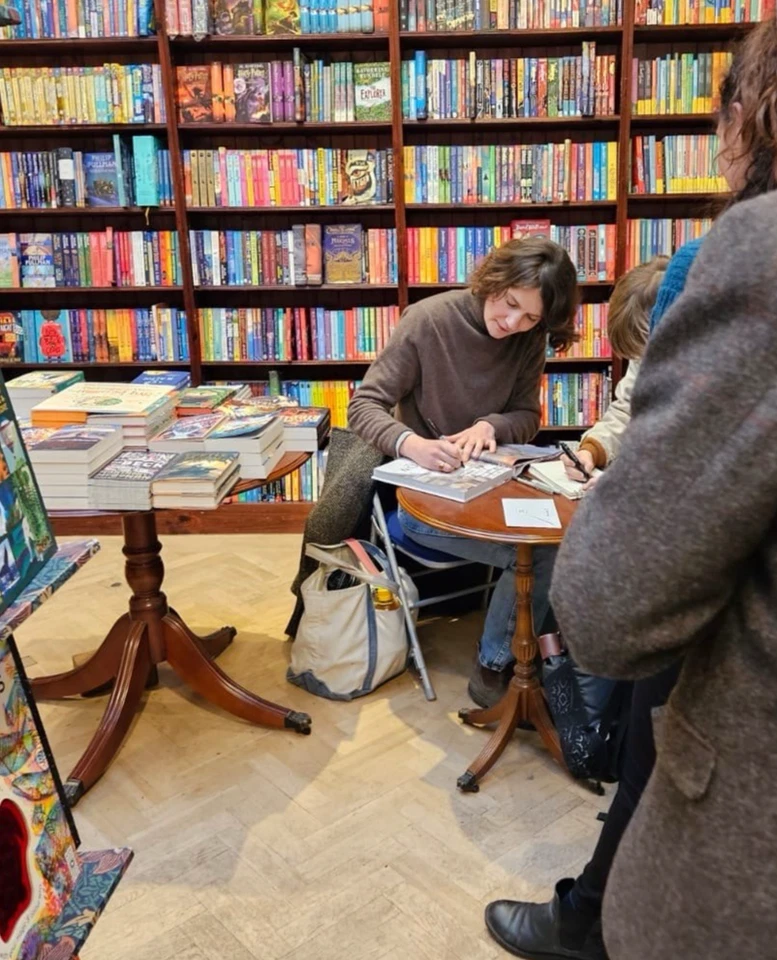 London: A History by Laura Carlin SIGNED 2024 UK 1st/1st HB Walker Books - Image 3 of 4