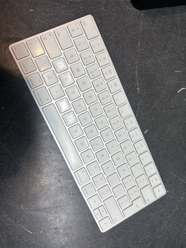 Oryginalna bezprzewodowa klawiatura Apple Magic Keyboard UK Brytyjski układ model A1644 biała #4E - Zdjęcie 2 z 4