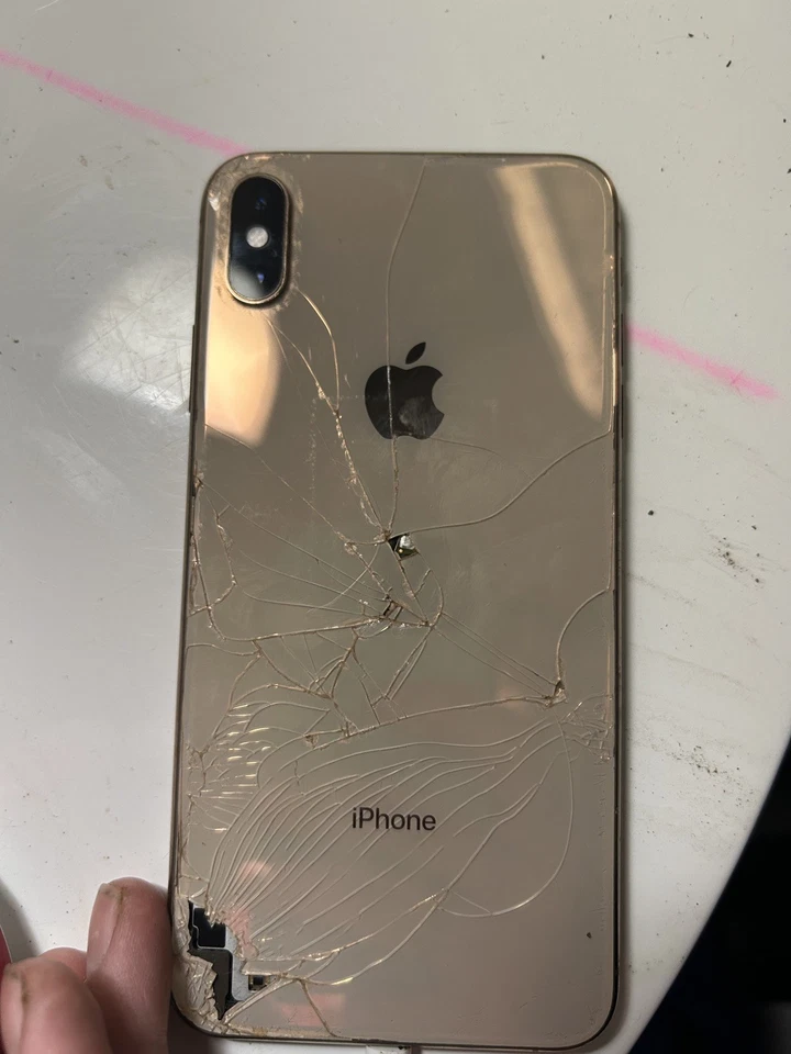 Apple iPhone XS Max Gold 256GB Unlocked - screen turns green randomly FREE SHIP - Image 2 of 4