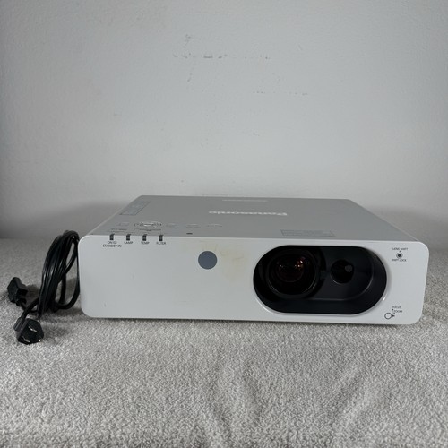 Panasonic PT-FW430U 3LCD Projector 3500 ANSI Bright HDMI 1080p Crestron - 第 1/9 張圖片