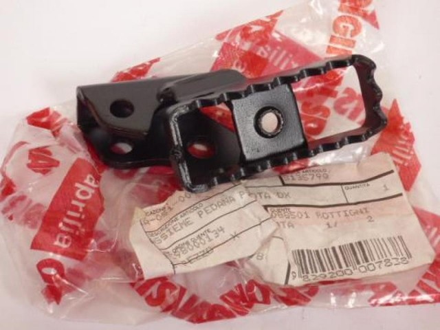 Cale pied origine pour Moto Aprilia 650 Pegaso 1992 à 1996 AP8135790 Neuf