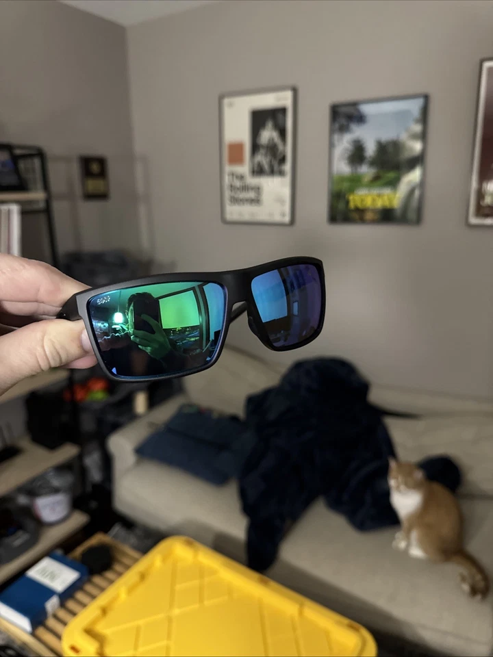 Gafas de sol Costa Rincocito para hombre marco negro lentes espejadas verdes Foto 2 de 4