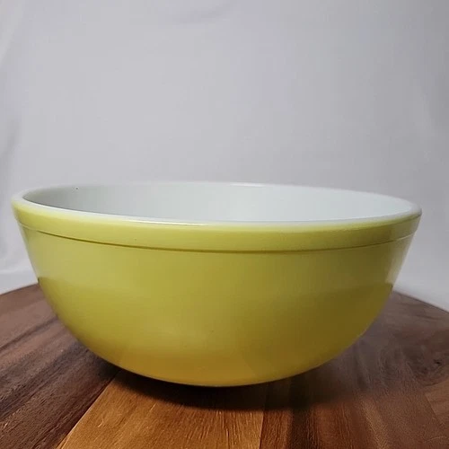 Vintage Pyrex Yellow Primary Color Mixing Bowl #404 Large 4 Quart Made in USA