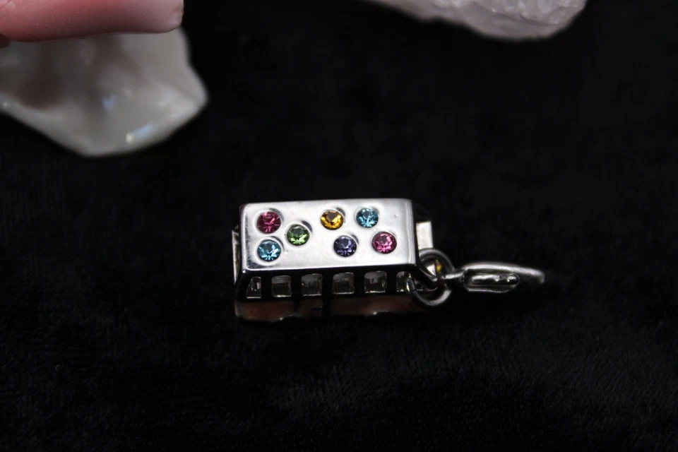 Anhänger Charm kleiner rosa Bus aus Metall mit mehrfarbigen Kristallen - Bild 4 von 4