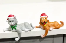 2 Vintage Mantle Stocking Holders Dog Cat Pets  1982 Hong Kong Plastic Sun Hill