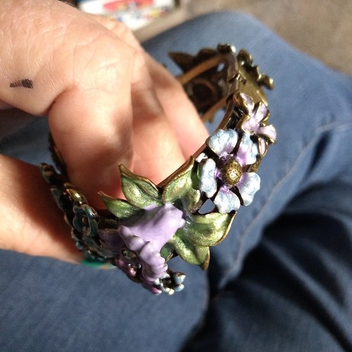 KIRKS FOLLY "To Bee or Not to Bee" Multicolor Crystal Clamper Bracelet Gorgeous! - Picture 8 of 13