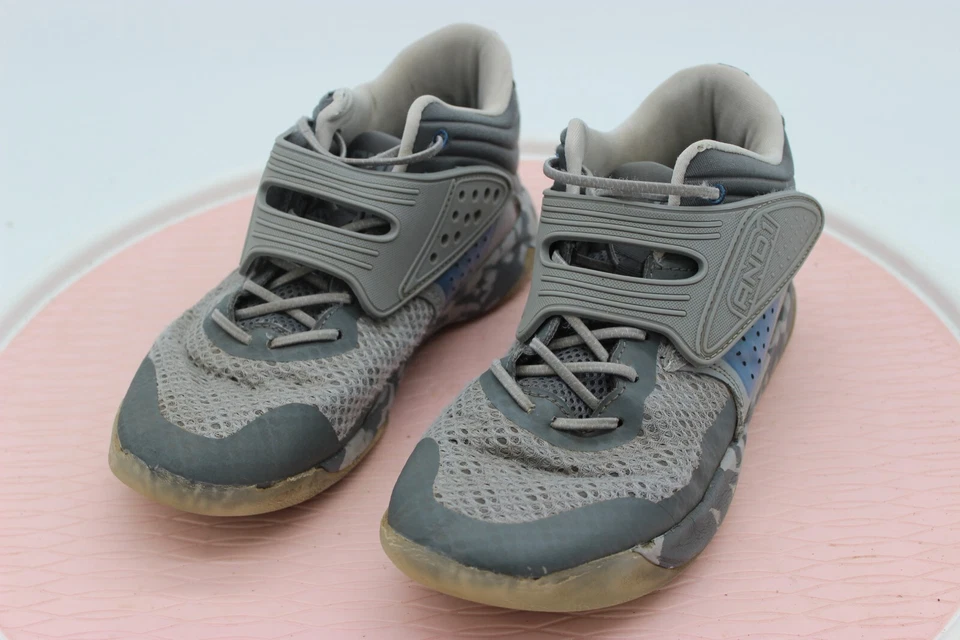 Tênis AND1 masculino infantil tamanho 6 cinza camuflado cano alto com cadarço - Imagem 2 de 4