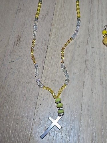 Yellow And Clear Glass And Plastic Beads Necklace & 1 Pair Of Earrings W Cross - Picture 7 of 7