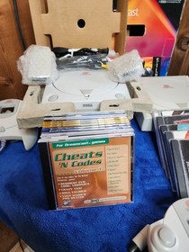 Sega Dreamcast collection W/ 32 games  *BE SURE TO READ THE DESCRIPTION*