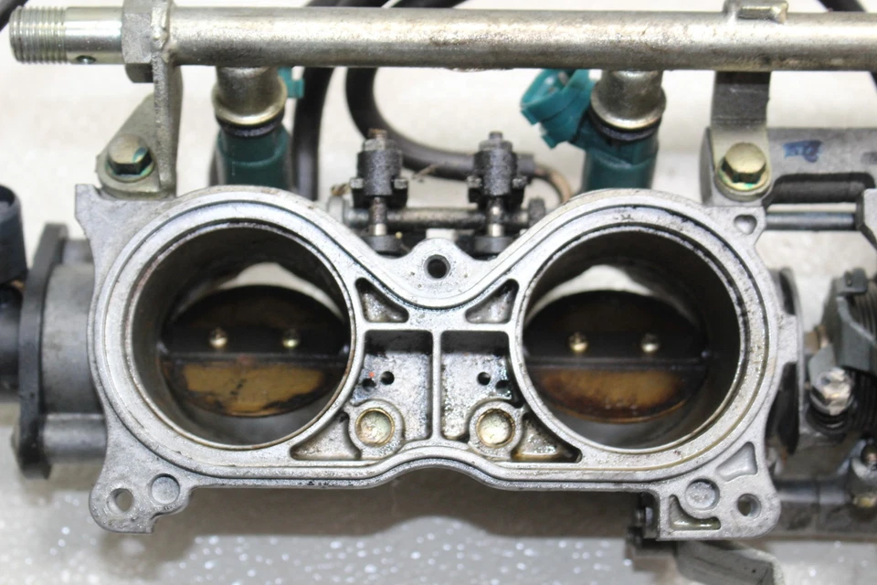 Honda CBR954RR 2002-2003 CUERPOS DE ACELERADOR TPS inyectores Foto 2 de 4