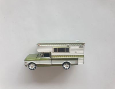 1972 Chevrolet C10 Cheyenne  Slide-In Camper  ** Greenlight Hobby 1:64