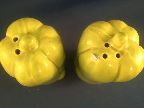 Vintage Anthropomorphic Green Pepper Salt And Pepper Shakers Made in Japan - Picture 7 of 8