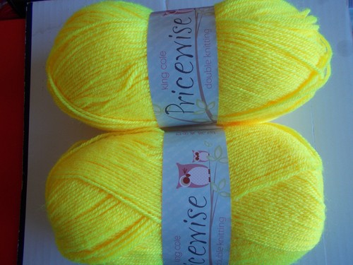 King Cole Pricewise double knitting yarn, Acid (yellow), lot of 2 (320 yd ea) - 第 1/2 張圖片