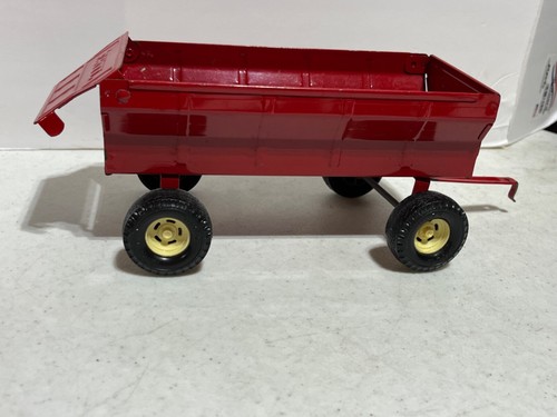 IH 3088 Tractor w IH Flarebox Wagon w Working Tailgate 1/16 Scale by Ertl - Picture 14 of 18